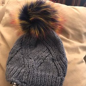 Kyi Kyi hat